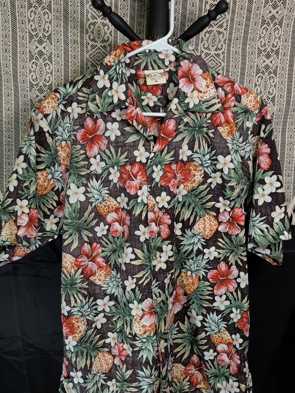 Go Barefoot Hawaiian Shirt Mens Medium Floral Button Front Shirt M